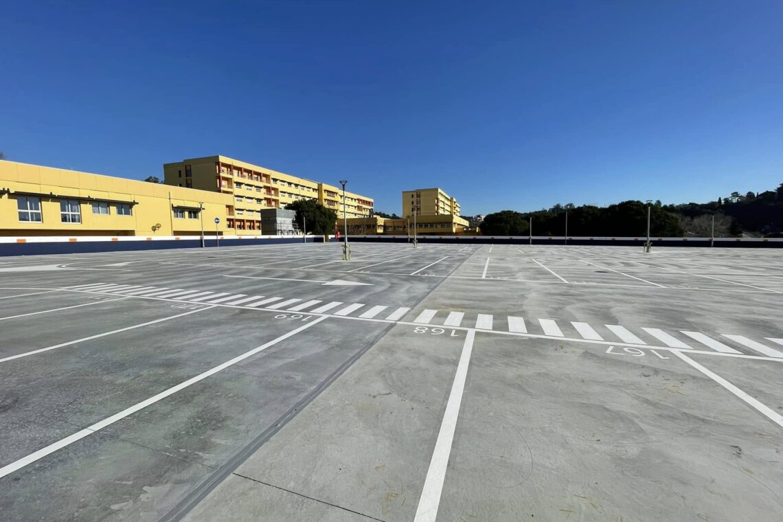 Nova área de estacionamento abriu esta sexta-feira