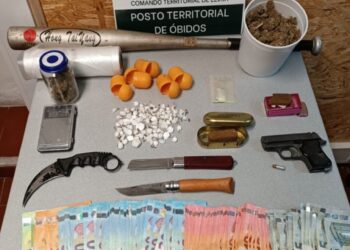 Homem detido em Óbidos na posse de cocaína, canábis e MDMA