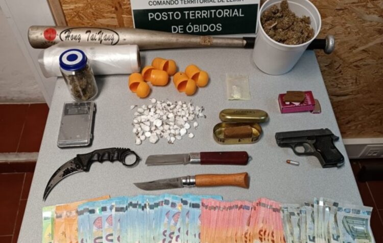 Homem detido em Óbidos na posse de cocaína, canábis e MDMA