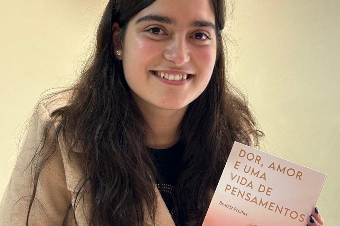 Aluna da Escola Profissional de Ourém lança livro sobre dor e amor