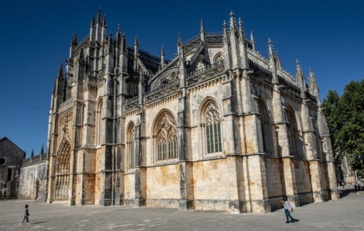Livro documenta o restauro do Mosteiro da Batalha por Luís Mouzinho de Albuquerque