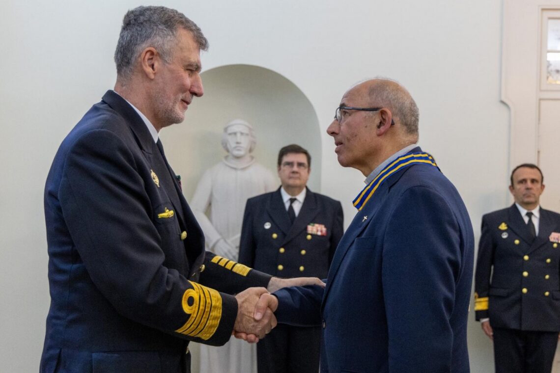 Almirante Gouveia e Melo fez a entrega da condecoração a Rui Valério