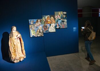 Exposição de arte contemporânea e antiga fala de serviço e de um herói anónimo