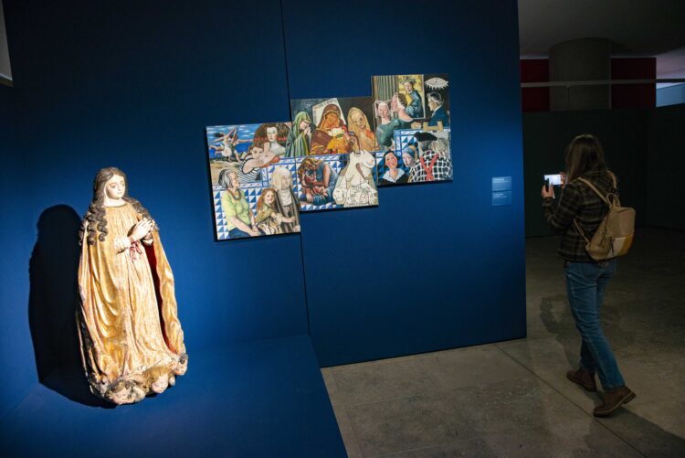 Exposição de arte contemporânea e antiga fala de serviço e de um herói anónimo