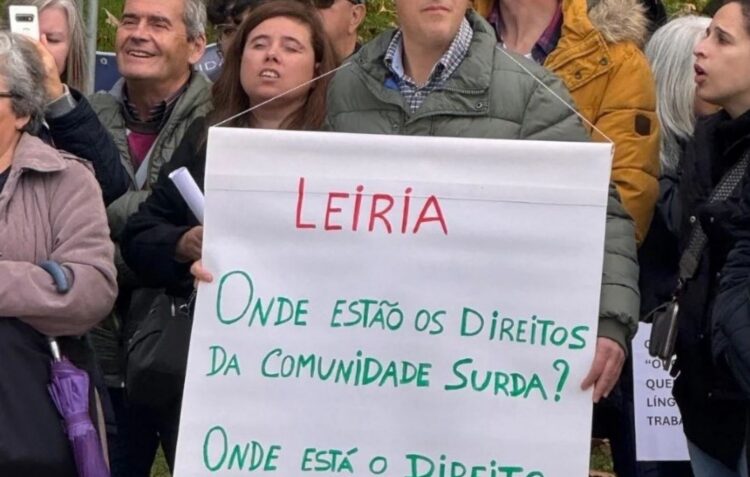 Surdos denunciam falta de resposta dos serviços públicos