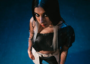 Inês Apenas estreia Éter ao vivo com concerto no Teatro Maria Matos