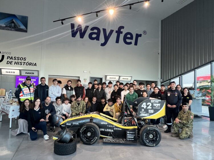 Jovens participaram em iniciativa da Wayfer destinada a celebrar o “Dia do Mecânico”