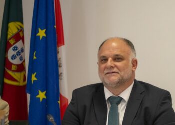 Álvaro Madureira dá “puxão  de orelhas” aos deputados