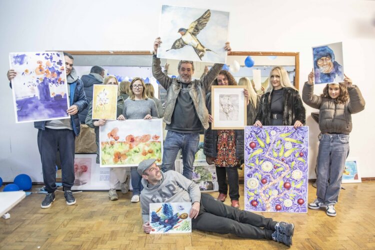 Atelier das Artes. Nesta turma todos são artistas e o mundo é um lugar de encantamento