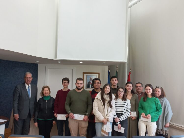 Associação entrega Bolsas de Estudo “Páginas de Música” a estudantes do concelho da Batalha