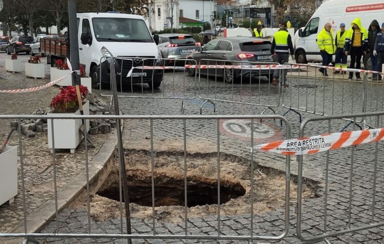 Buraco no centro de Leiria resolvido (ACTUALIZADA)