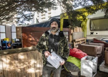 Sem casa, há quem viva em caravanas na Marinha Grande