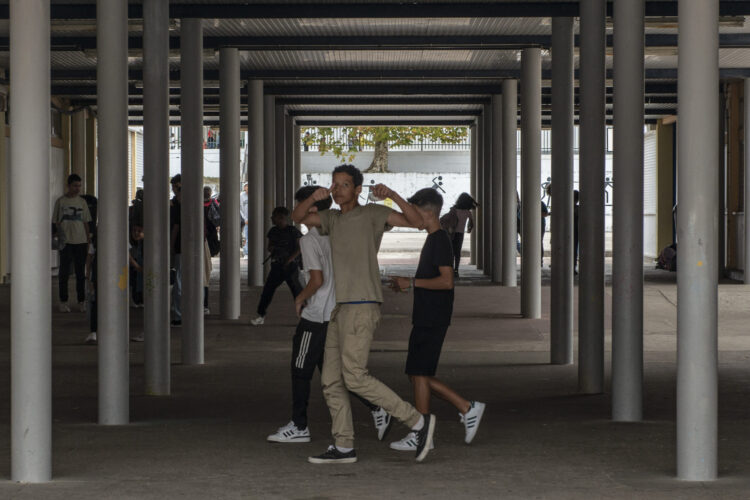 Aumento de alunos obriga autarquias e reabrir escolas e salas de aula