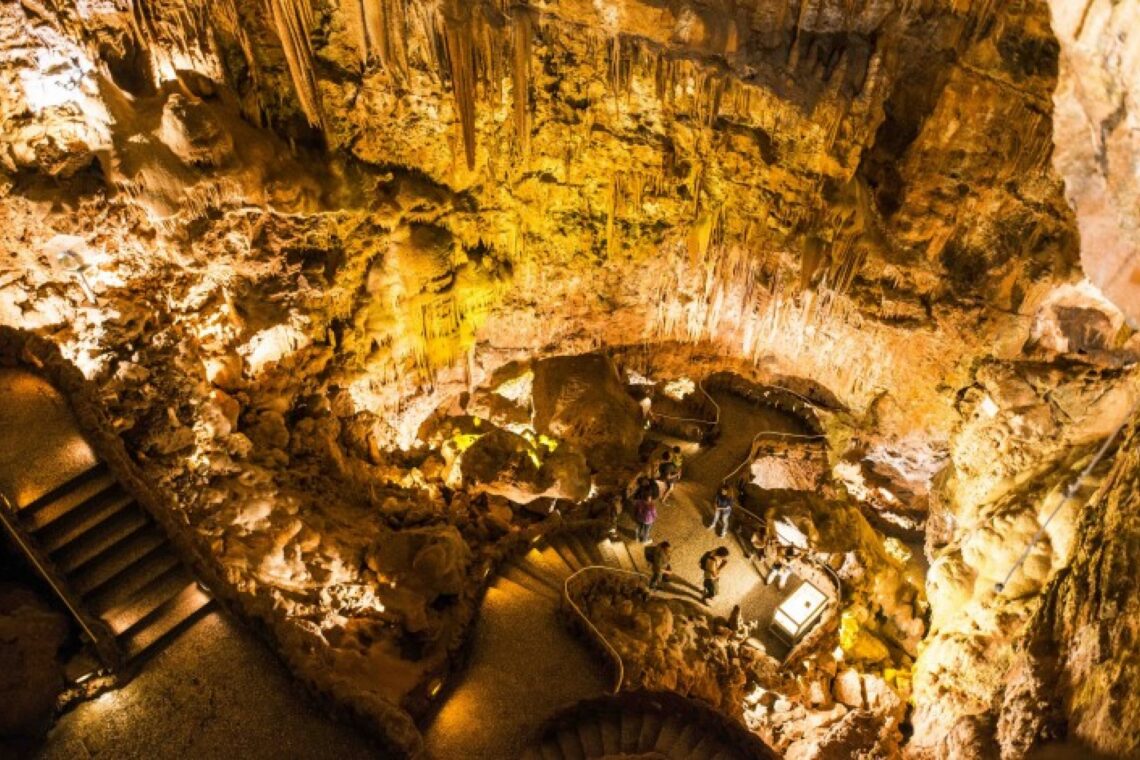 Grutas de Mira de Aire retomam visitas após dois dias de encerramento