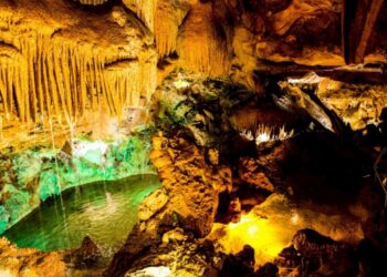 Grutas de Mira de Aire fechadas a visitas devido a inundação
