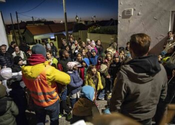 Crianças da escola do Vidigal aprendem  na rua e com os vizinhos