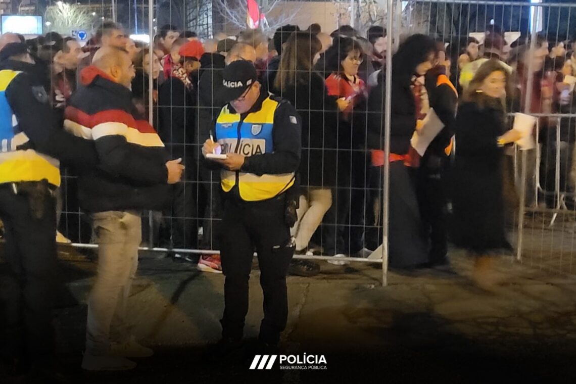 Engenhos pirotécnicos e alcoolismo impedem 13 adeptos de aceder ao jogo Benfica-Braga