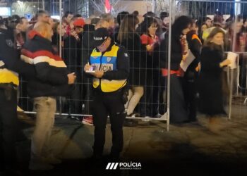 Engenhos pirotécnicos e alcoolismo impedem 13 adeptos de aceder ao jogo Benfica-Braga