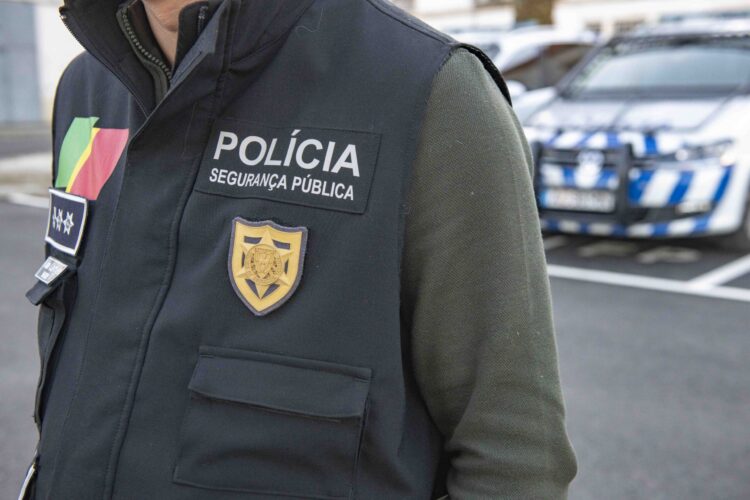 Homem continuou a praticar roubos após 17 anos de prisão e voltou a ser detido pela PSP