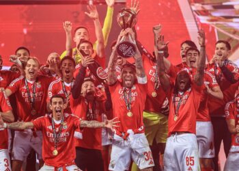 Benfica vence Sporting nos penáltis e conquista Taça da Liga em Leiria