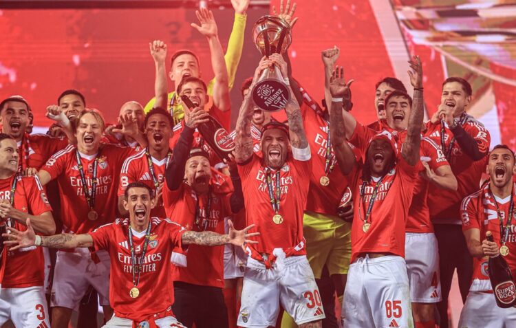 Benfica vence Sporting nos penáltis e conquista Taça da Liga em Leiria