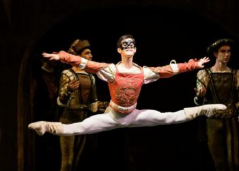 António Casalinho bailarino do ano para a Dance Europe