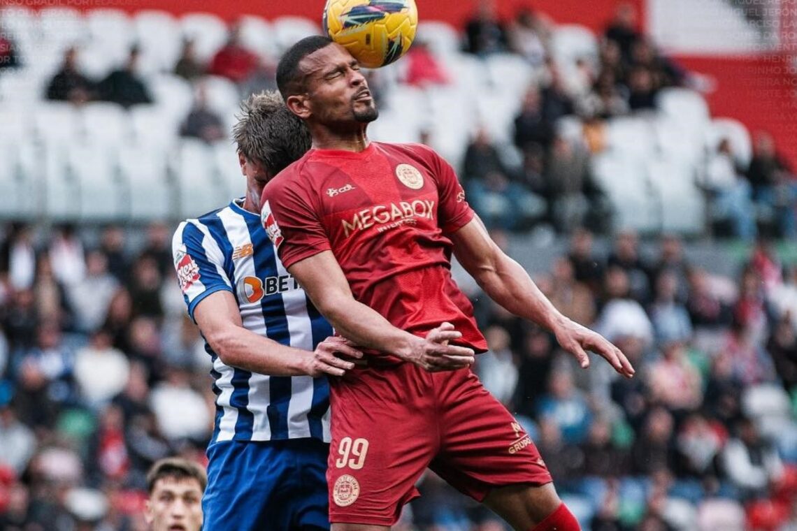 Ineficácia penaliza União de Leiria frente ao FC Porto B