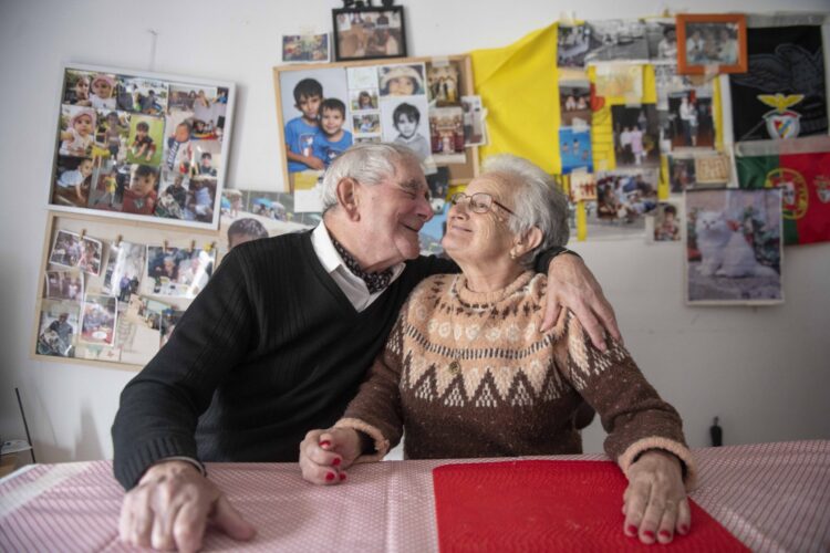 O amor surge, o coração manda e estes idosos souberam ouvi-lo