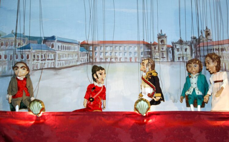 Marionetas. Um palco de 360 graus para viajar até ao Brasil com D. João VI