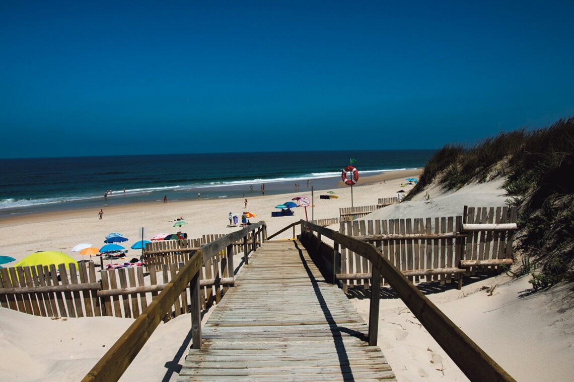 Vista da praia do Osso da Baleia
