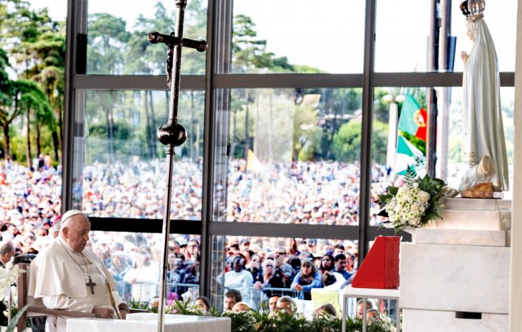 Jovens portugueses vão rezar em Fátima pelo Papa Francisco