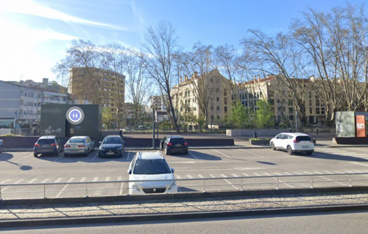 Leiria: Estacionamento da Fonte Quente e do Mercado de Sant’Ana gratuito até ao Verão