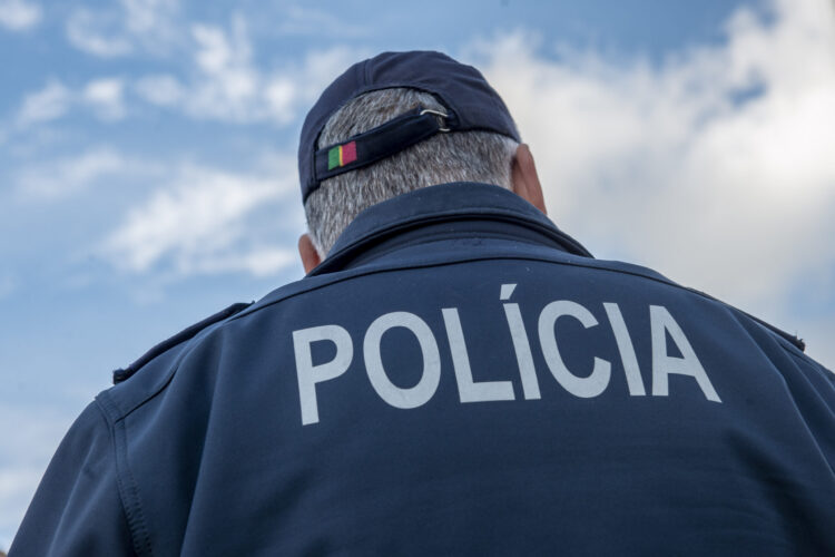 Suspeito de importunação sexual em Leiria detido por posse de espingarda