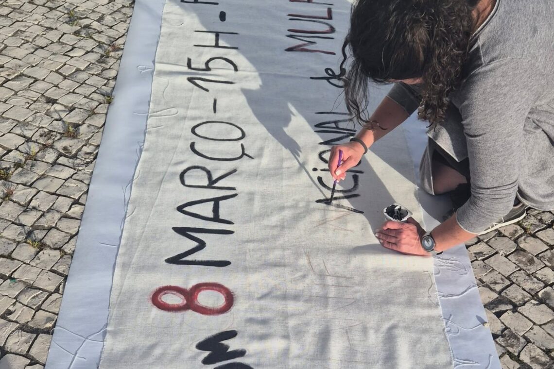 Leiria adere à manifestação pelas mulheres