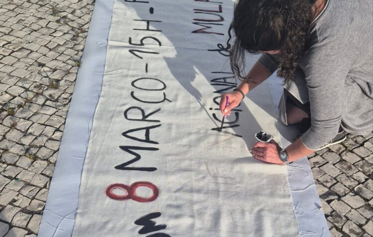 Leiria adere à manifestação pelas mulheres