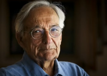 Historiador Fernando Rosas lidera lista do BE às legislativas pelo distrito
