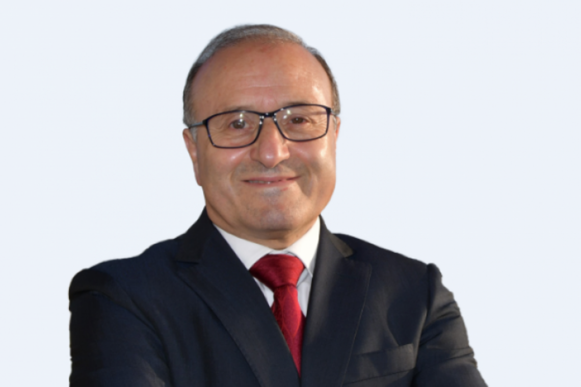 Natural de Marrazes, Leiria, Sérgio Silva é economista, tendo trabalho vários anos na Câmara da Marinha Grande