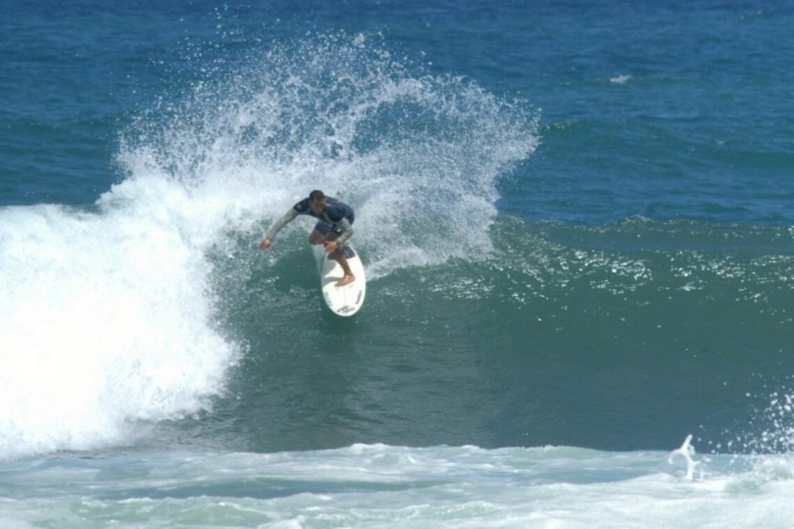 Vento forte dita novo dia de espera na prova da elite do surf em Peniche