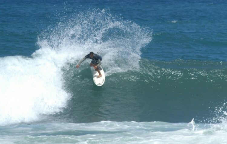 Vento forte dita novo dia de espera na prova da elite do surf em Peniche