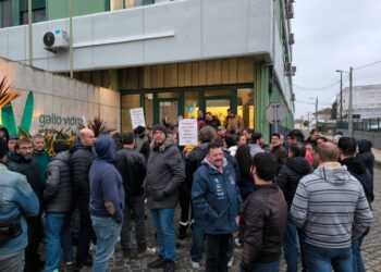 Sindicato fala de adesão à greve a 100% na Gallo Vidro