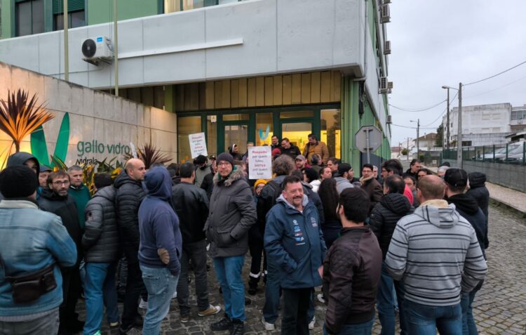 Sindicato fala de adesão à greve a 100% na Gallo Vidro