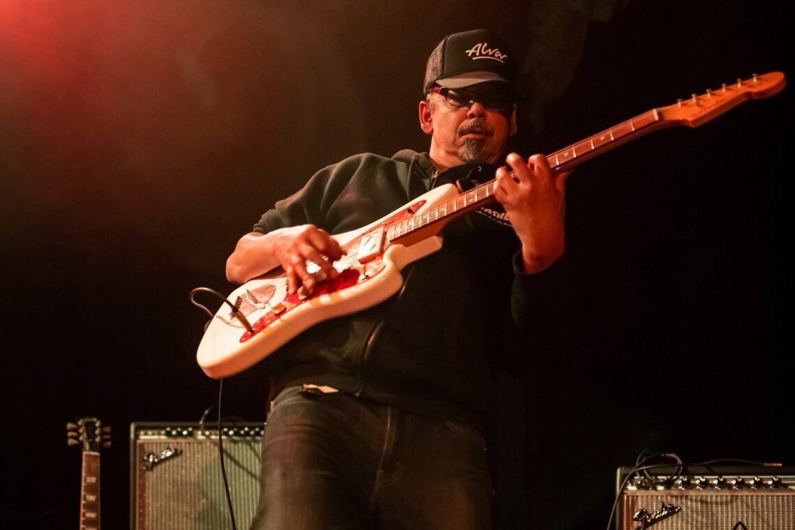 Lenda do skate Tommy Guerrero dá concerto no Texas Club