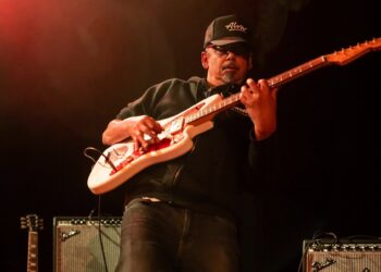 Lenda do skate Tommy Guerrero dá concerto no Texas Club