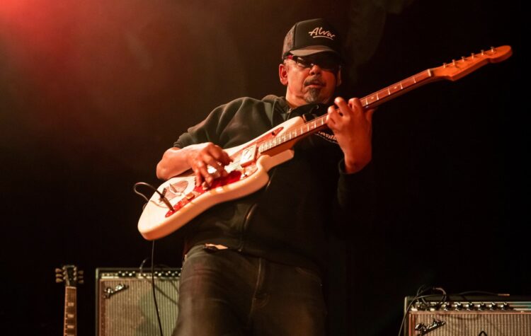 Lenda do skate Tommy Guerrero dá concerto no Texas Club