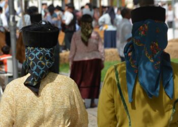 Folk In 1000. Ranchos folclóricos reunidos na maior dança da Alta Estremadura