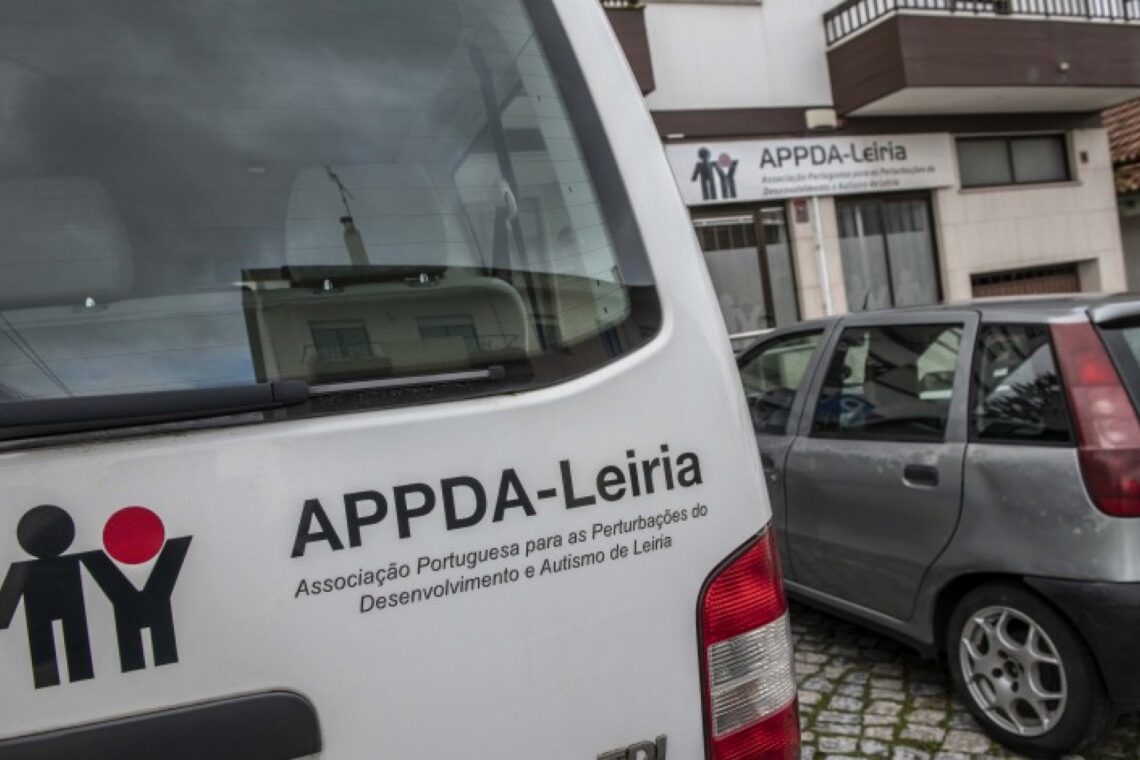 Familiares de utentes da APPDA preparam lista