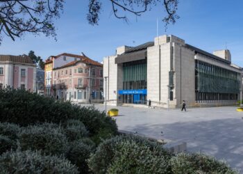 Edifício da CGD, em Leiria, pode vir a acolher tribunais
