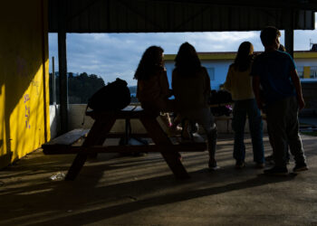 Mediadores culturais chegam às escolas para ajudar na integração de estrangeiros