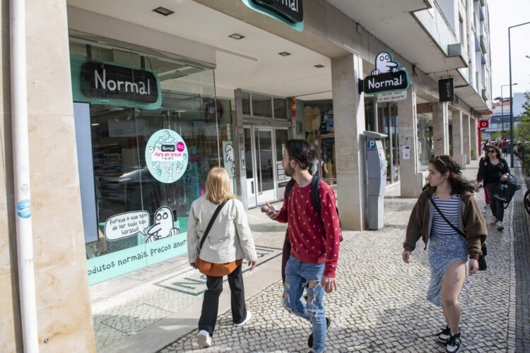 Loja Normal abriu hoje na Avenida Heróis de Angola