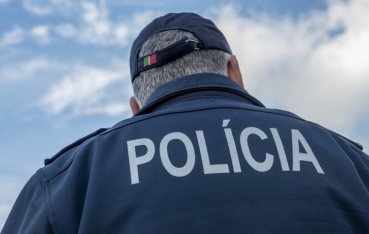 Mulher agride namorado a soco e pontapé em Caldas da Rainha